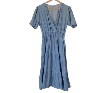Veveret V neck tiered midi chambray dress size Medium blue
